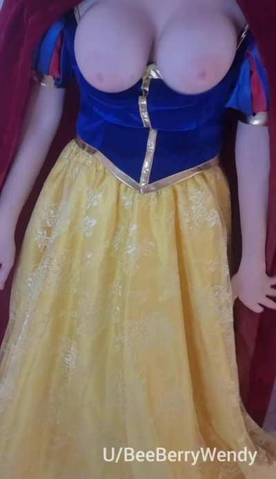 Snow White by BeeBerryWendy