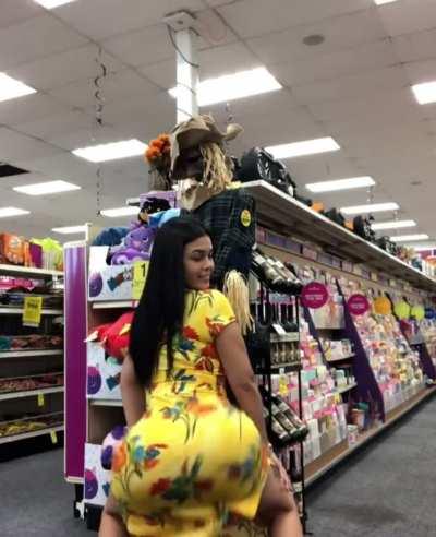 A little shop and twerk