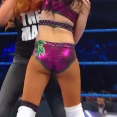 Peyton Royce Jiggle 🍑