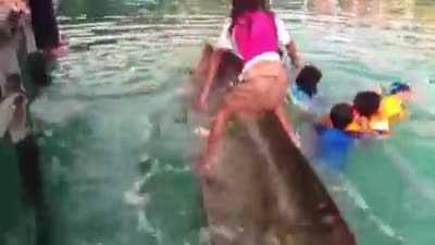 Girl Unsinks canoe