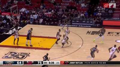 [Highlight] Bam and Trey Murphy battling for the pass somehow leads to the ball going into the basket