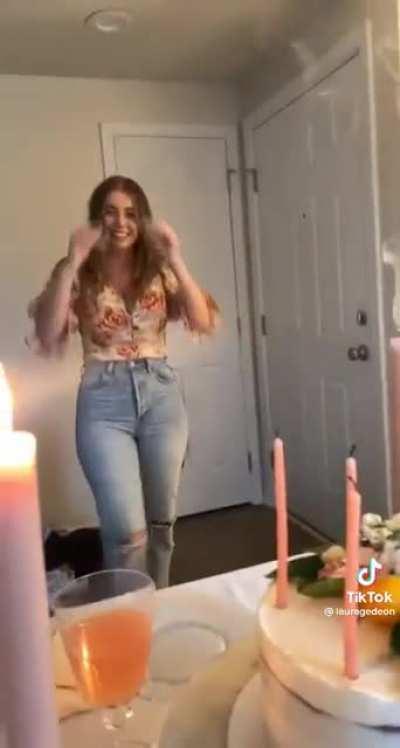 @lauragedeon proud of her big titty tricks