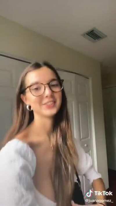 Girls in glasses 😍