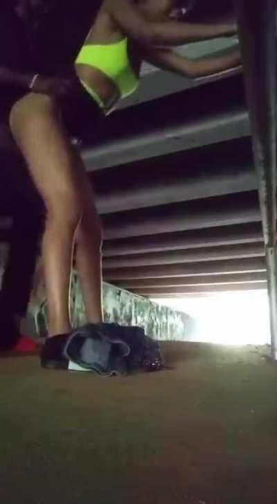 Skinny but makin it clap