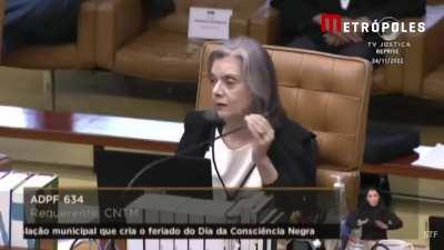 Depois do racismo reverso agora temos o preconceito contra evangélicos 🤦‍♂️ que cara chato