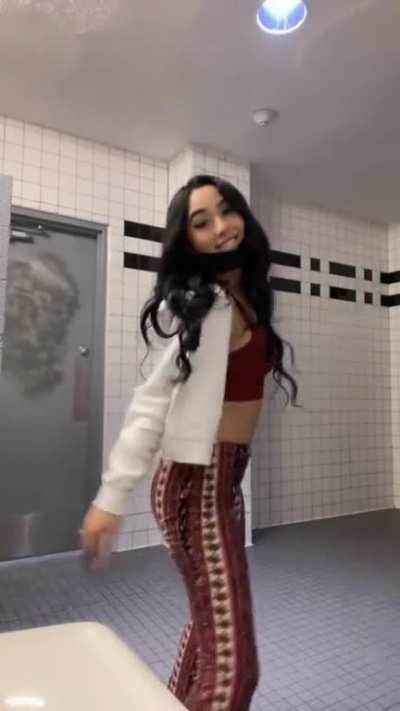 Wiggle on me baby 🤤