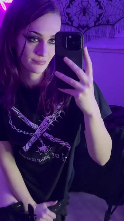 Time to unwrap your last Christmas present (spoiler alert: it’s an emo slut) 