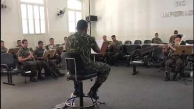 Quando a verba do exército á gasta de maneira produtiva. 