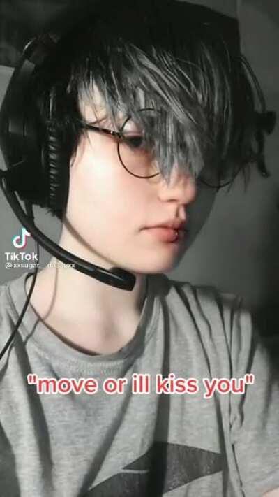 I don’t like the lip licking