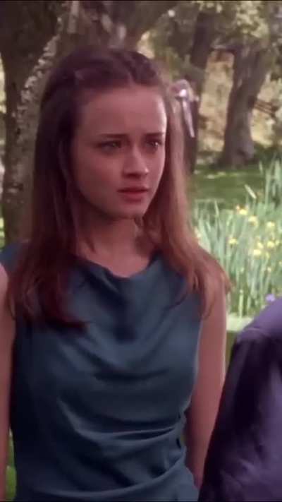 I CHALLENGE someone to find a better TV first kiss than this one