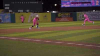 [Highlight] [Highlight] Johnny Damon makes his debut for the Savannah Bananas