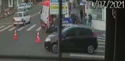 Aí você acorda e pensa: - Não estou a fim de trabalhar hoje! Vou meter um atestado gracioso... Aí, do nada, eis a oportunidade!