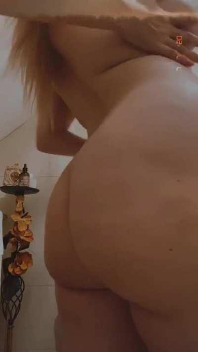 Tits and arse - which are you grabbing first?