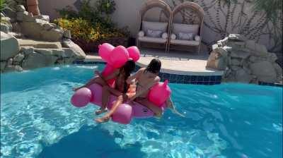 Pool float gone wrong 😂