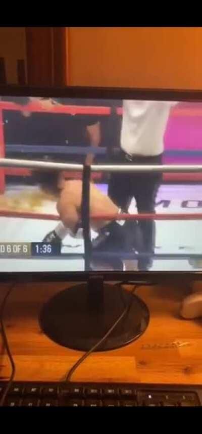 Likkleman vs Chiboub midget fight ending. Was and entertaining fight probably wouldn’t waste £5 again (sorry for portrait)