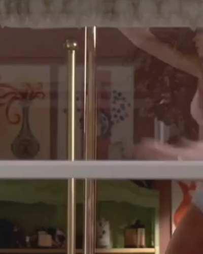 Sara Paxton in Superhero Movie