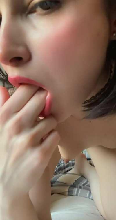 Mommy wants to make you cum :)