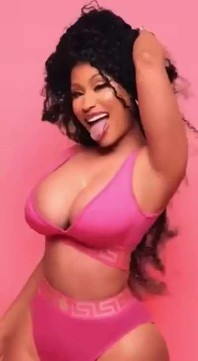 I love Nicki Minaj’s big titties and wet tongue