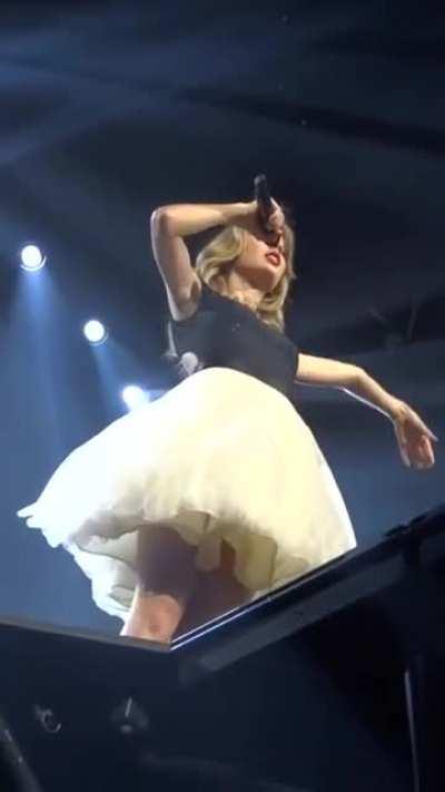 Taylor looking amazing