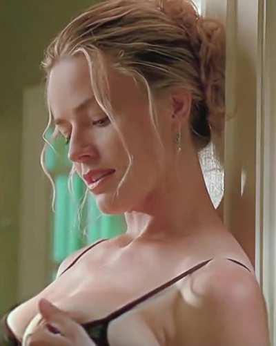 Elisabeth Shue