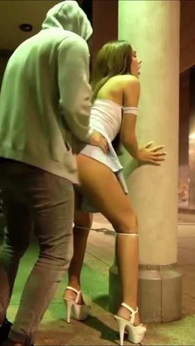 Quickie with a Tall Hottie Behind the Club