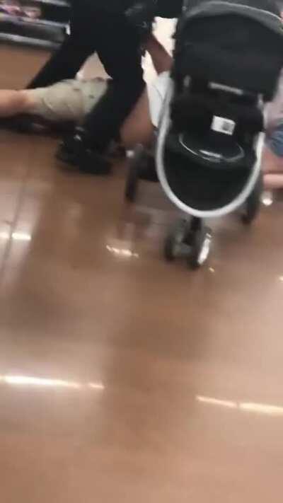 Off duty police attacks family in Self Checkout at Walmart due to language barrier