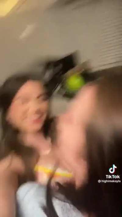 Ménage a trois lick party 🎉