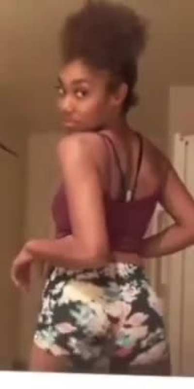 Lovleyraay jiggly ass