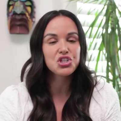 She looks so thick and delicious in this. That milf body drives me insane 🥵