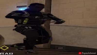 Wide Wamai walking but he's always in frame.