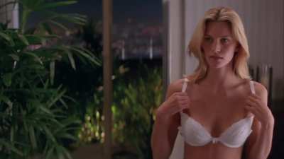 Natasha Henstridge in Species (1995)