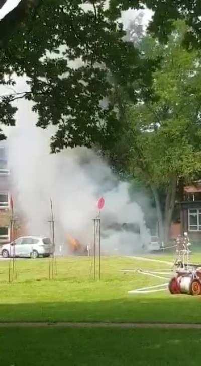 Rettungswagen in Bad Segeberg explodiert.