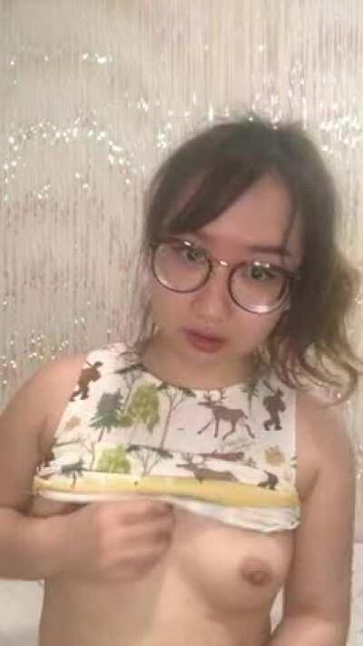 I showed you my nipples, please respond 🥺