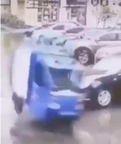 Yıkılmayanlara Gelsin