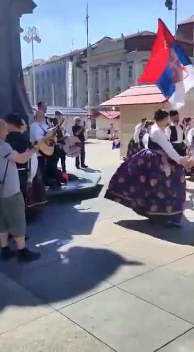 Zagreb jutros, Trg bana Jelačića