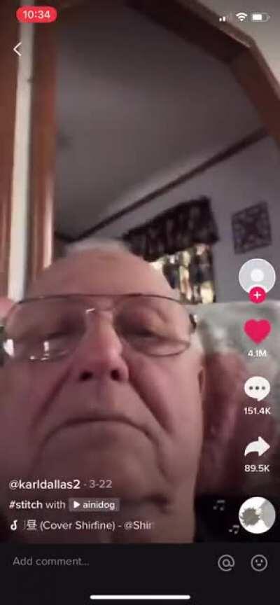Old people not knowing what there doing and then the video blowing up is my favorite part of this app.