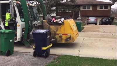 Truck spontaneously switches modes from Recycle to Incinerate