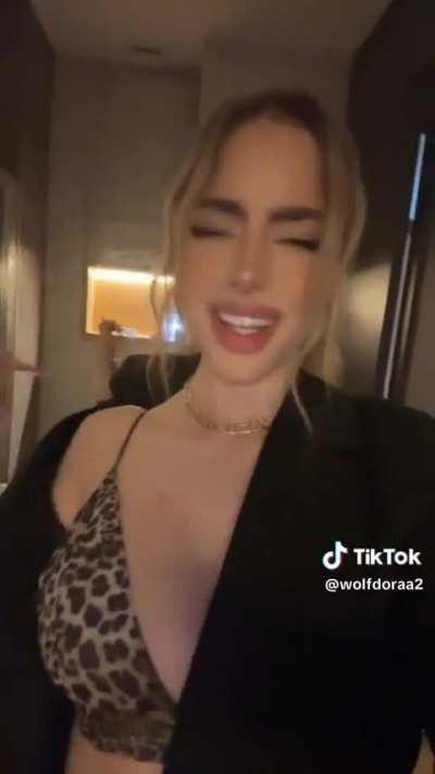 @wolfdoraa2 , just the right one