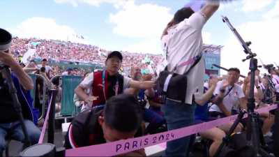 Veddriq Leonardo wins Indonesia's first Gold medal of the games in the men's speed climbing