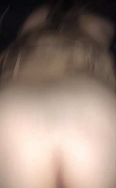 White Girl cheats on her Bf with an Arab cock in a car - Cette Blanche trompe son copain avec un Rebeu à l'arrière de la voiture