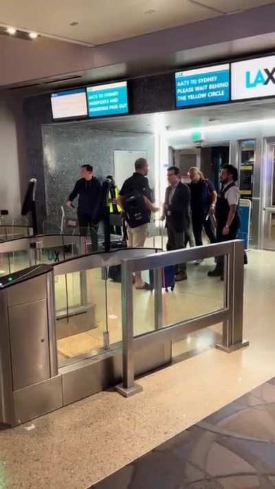 Guy wearing flip flops tries boarding a flight to Australia but is denied and throws a temper tantrum