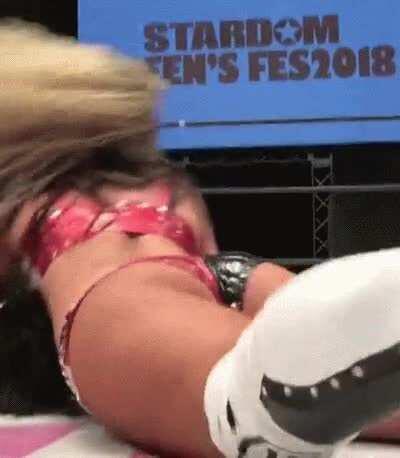 Toni Storm giant booty jiggle