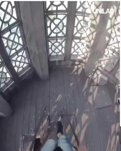 Parkour on the rooftops of Paris