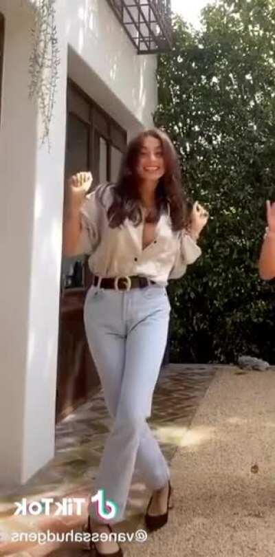 Selena’s no bra buddy Vanessa