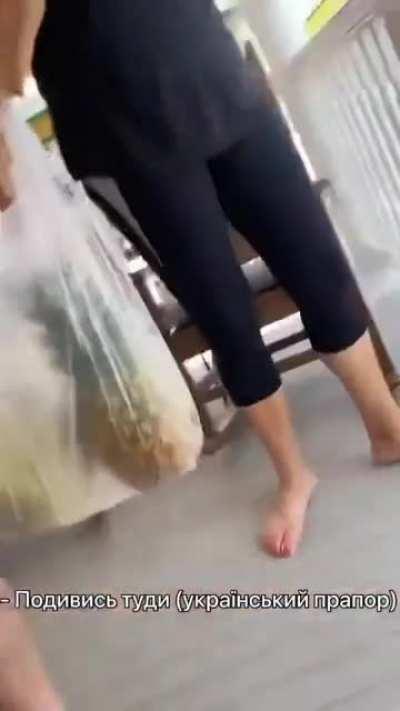 A Ukrainian noticed a Ukrainian flag on an American house so he came up to say thank you to the owner