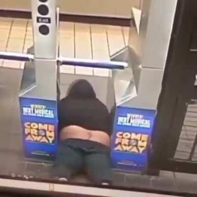 akademiks aint payin nuthin ‼️