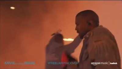 I can’t believe that drake and ye would perform this