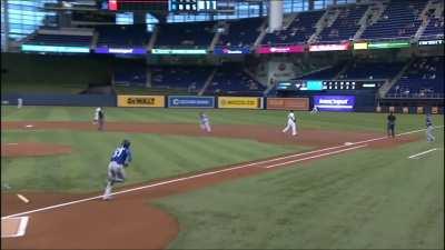 [Highlight] Teoscar Hernandez drives in the game's first run off Trevor Rogers with a double and does a crazy splits to stay on the bag