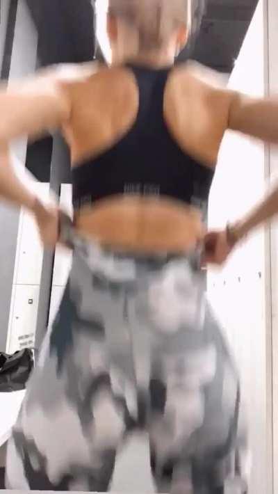 who's gunna come help me with my squats? 😜[f]