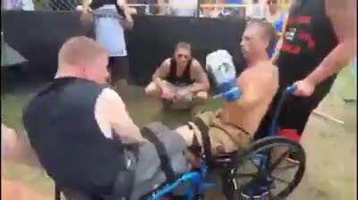 Que le eches una patada!!!